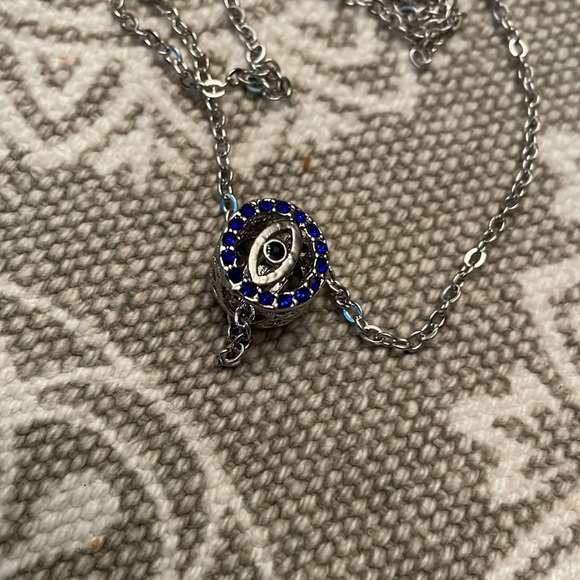 new in plastic silver evil eye 🧿 thick pendant necklace - Picture 5 of 6